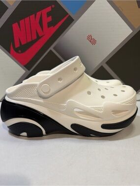 CROCS BUBBLE CRUSH CLOG BLACK WHITE